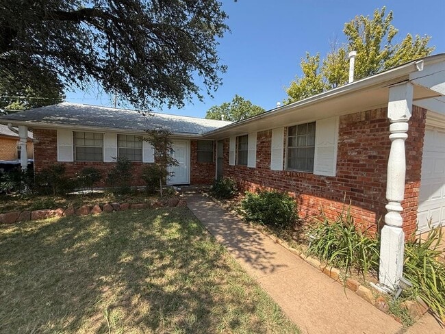 Photo - 1101 NW 103rd St