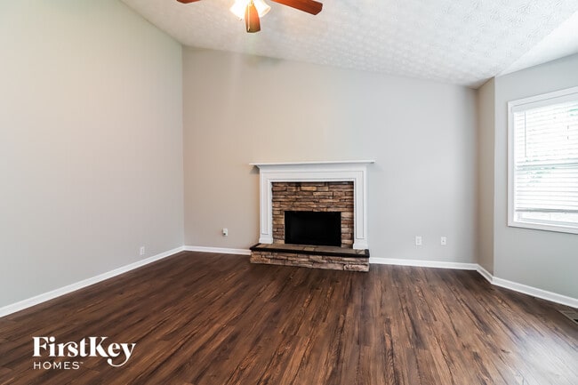 Photo - 358 Farm Brook Ln