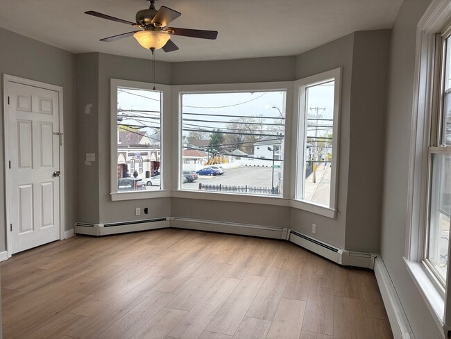 Building Photo - 658 Central Ave Unit 2