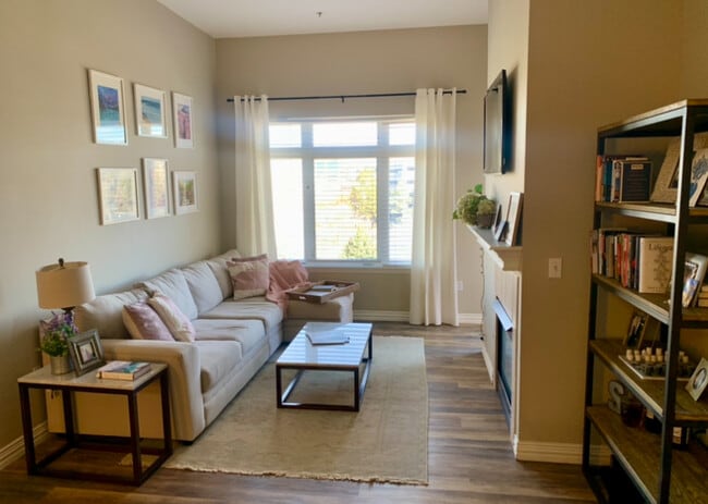 Photo - 2700 E Cherry Creek South Dr Unidad 402