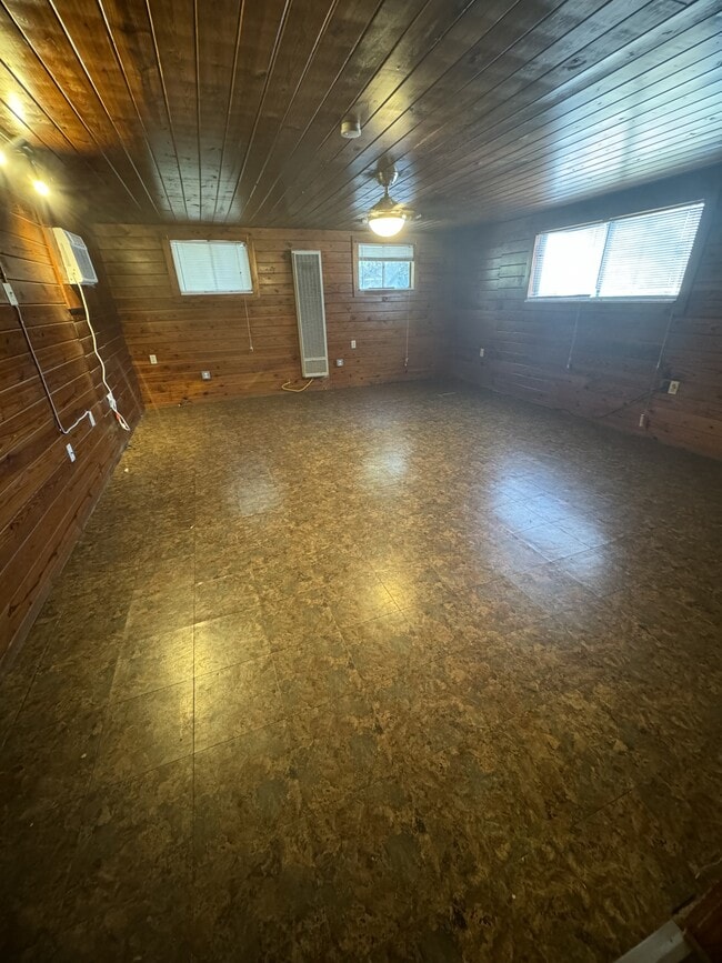 Photo - 405 N Burleson St