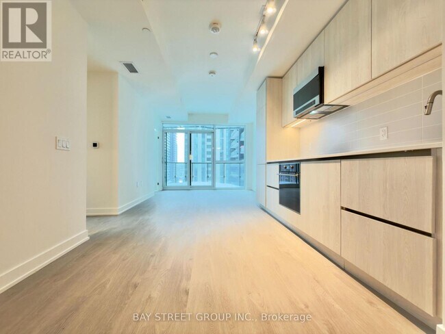 Photo - 110 Broadway Ave Unité 1102S