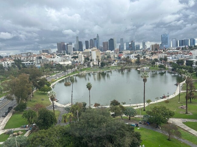 Building Photo - 2404 Wilshire Blvd