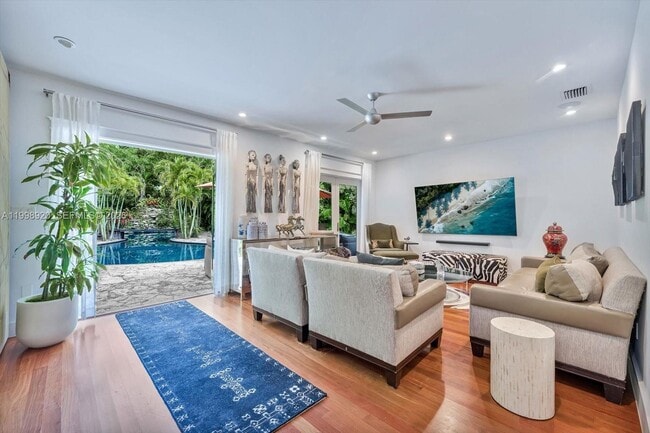 Photo - 186 Edgewater Dr