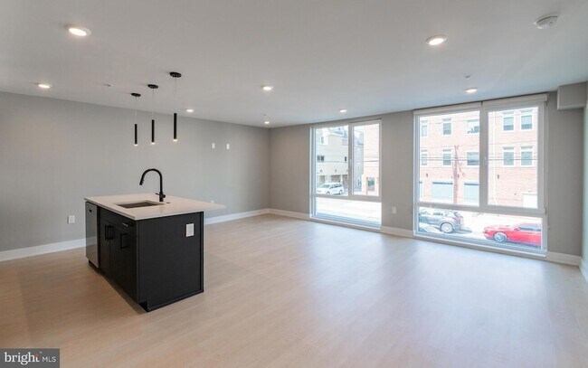 Building Photo - 6604 Ridge Ave Unit 306