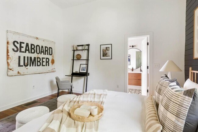 Photo - 685 Wylie St SE