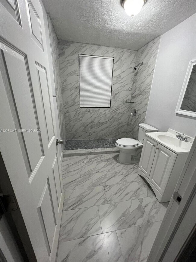 Photo - 5703 Ave B