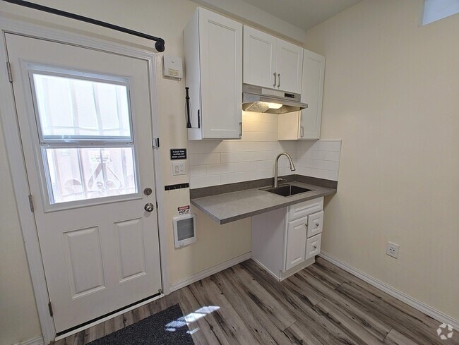 Building Photo - 655 Freesia Dr Rental