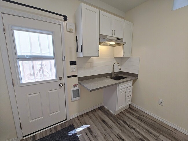 Photo - 655 Freesia Dr House