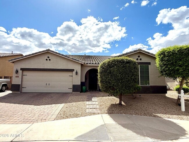 Building Photo - Laveen Beauty