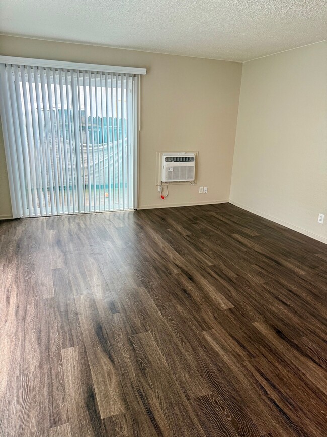 Photo - Olive Court Apartments