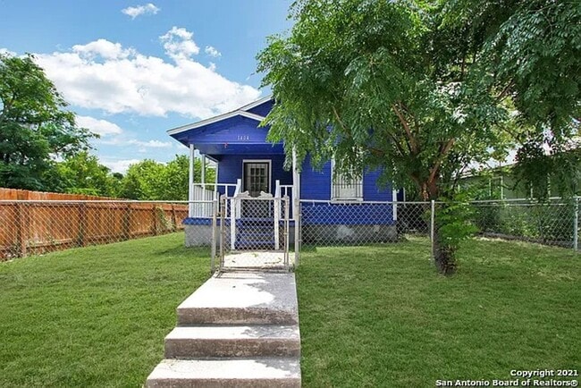 Building Photo - Lovely 3-Bedroom Home Near Downtown