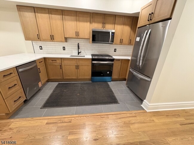 Building Photo - 438 S 11th St Unit 2