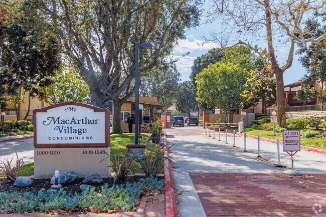 1000 - 1040 Oeste de MacArthur Blvd. - MacArthur Village