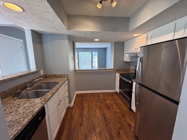 Photo - 2 bedroom/2.5 bath in Brentwood (Nipper's ...