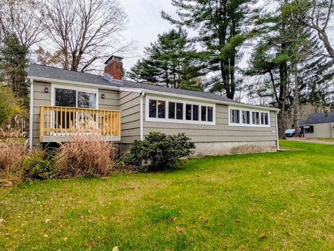 Building Photo - 2529 Main St