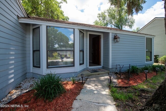 Building Photo - 11448 Sugar Maple Pl S