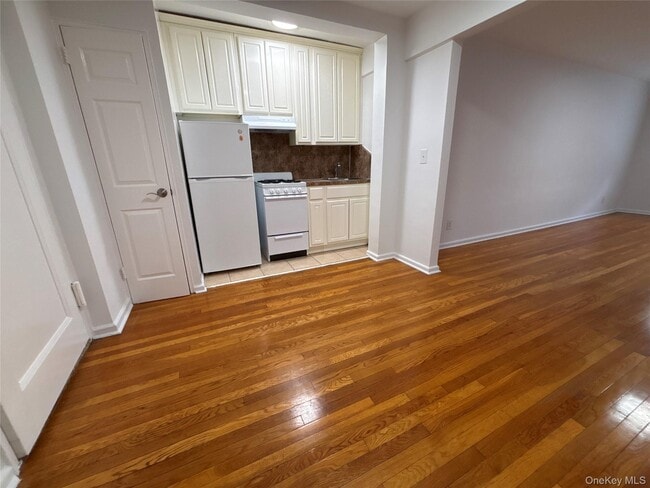 Photo - 50 S Middle Neck Rd Unit 2L