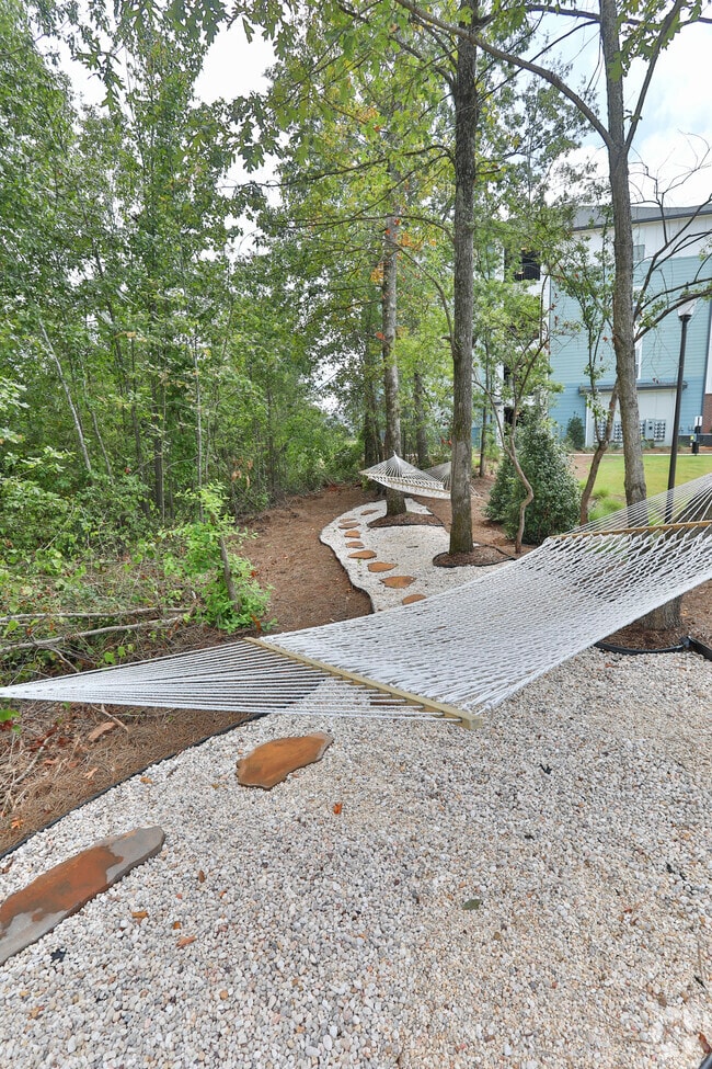 TRAILSIDE VERDAE APARTMENTS