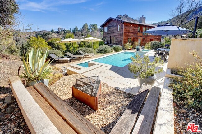 Building Photo - 1850 Olivera Dr Rental