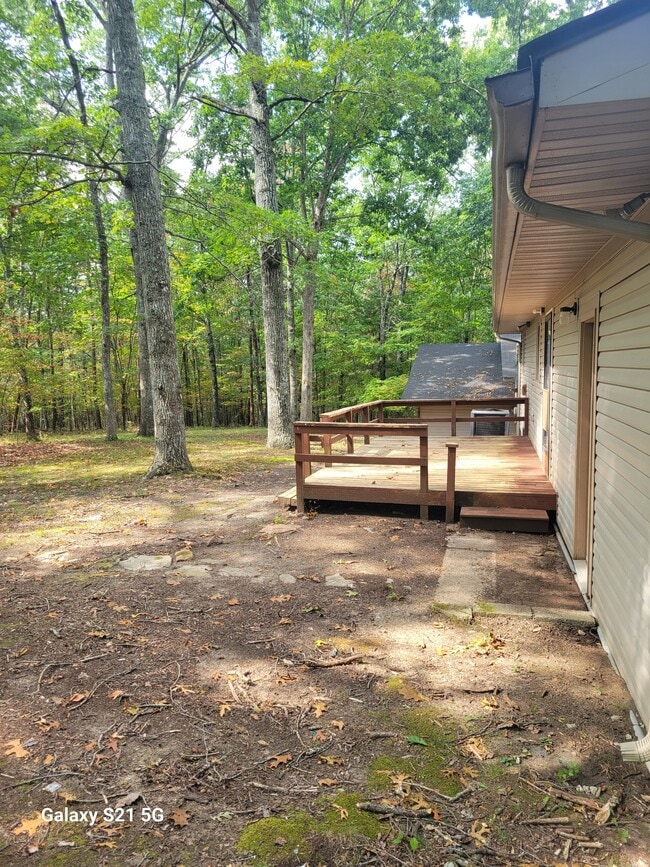 214 Lakeshire Dr