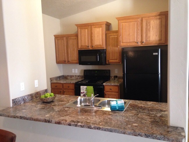 Kitchen - Silver Pines Apartments