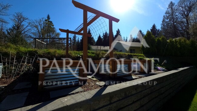 Photo - Gorgeous 3-Bedroom Home with 2 Bonus Rooms!