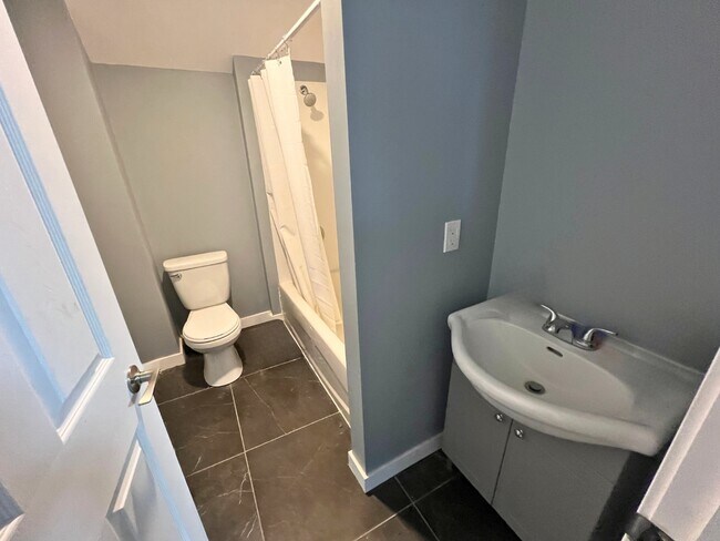 Photo - 129 Colborne St