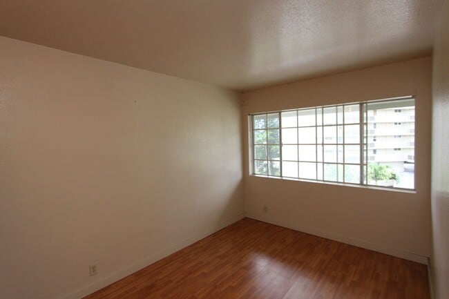 Photo - 2 bedroom, 1.5 bath, 1 parking split level...