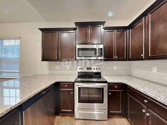 Photo - 553 Friar Park Ln