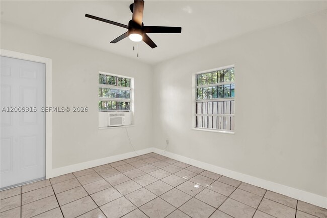 Photo - 105 NW 7th St