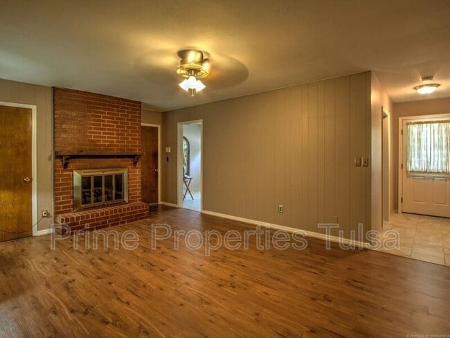 Photo - 156 E 57th Pl