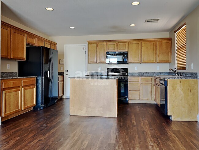 Photo - 6490 Albina Creek St