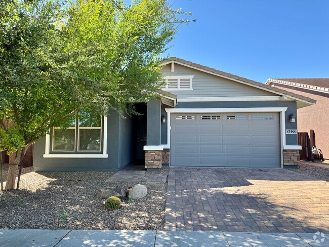 Building Photo - Beautiful 4 Bedroom Single Level Home Loca...
