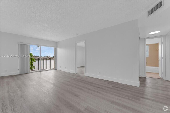 Building Photo - 8560 N Sherman Cir Unit 208 Rental