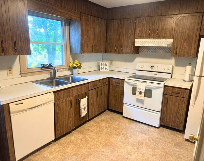 Photo - 537 Boswell Ave