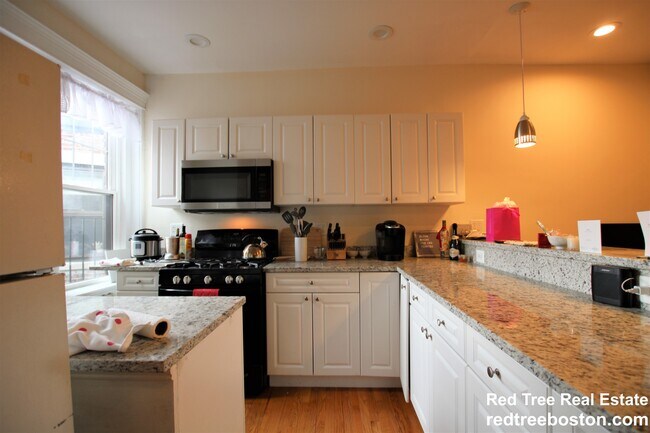 Photo - 1868 Commonwealth Ave