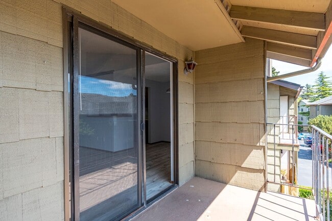 Photo - Charming 2-Bedroom Condo with Balcony – Prime Location!