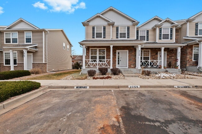 Building Photo - Well maintained pet friendly townhome, close to downtown.