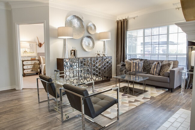 Recurso Residencial 17-20 - The Palmer at Las Colinas