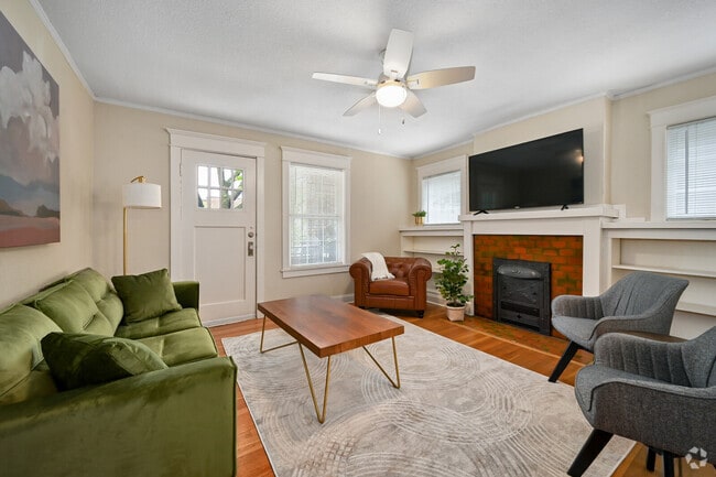 Building Photo - 3241 Gillham Rd Unit 1 Rental