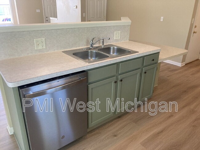 Photo - 2673 Woodmeadow Dr SE