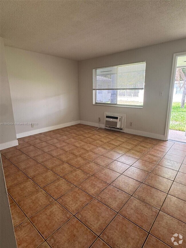 Building Photo - 2222 Van Buren St Unit 19 Rental