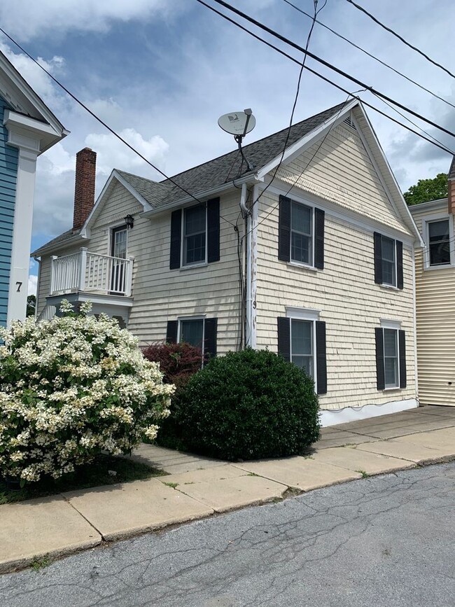 Building Photo - 9 Washington Ave Unit 2nd Floor