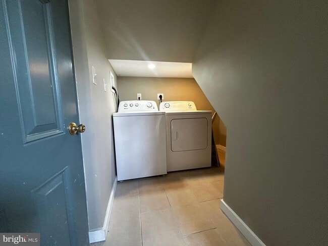 Photo - 1239 Salford St Unit 2