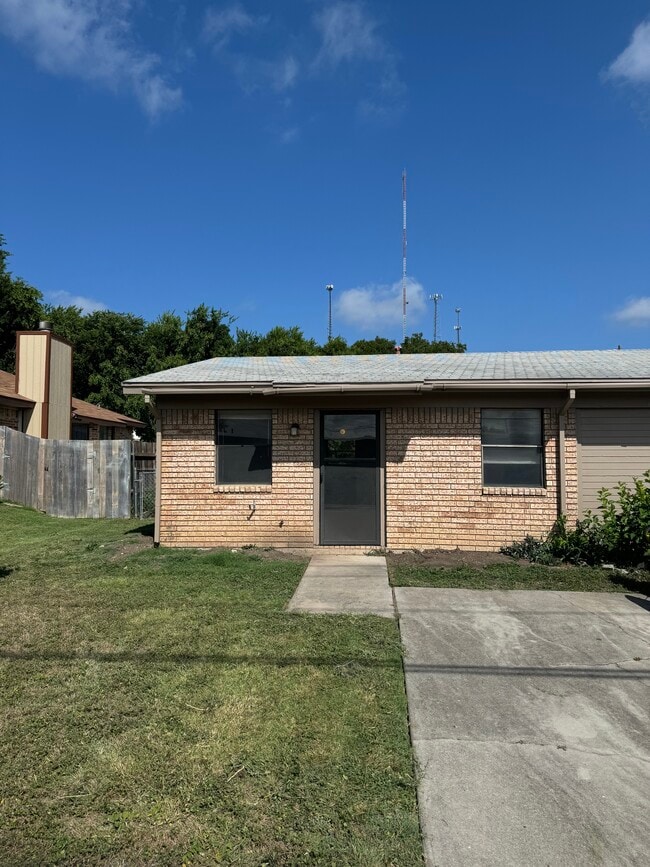 Photo - 807 N 3rd St