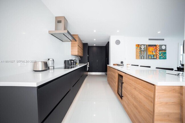 Photo - 5600 Collins Ave Unit 14K