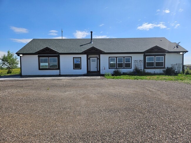 Building Photo - 5 Bed 3 Bath Ranch Home with 5 Acres.