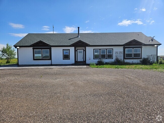 Building Photo - 5 Bed 3 Bath Ranch Home with 5 Acres.