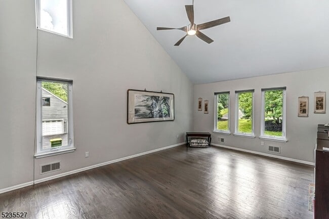 33 Highmount Ave